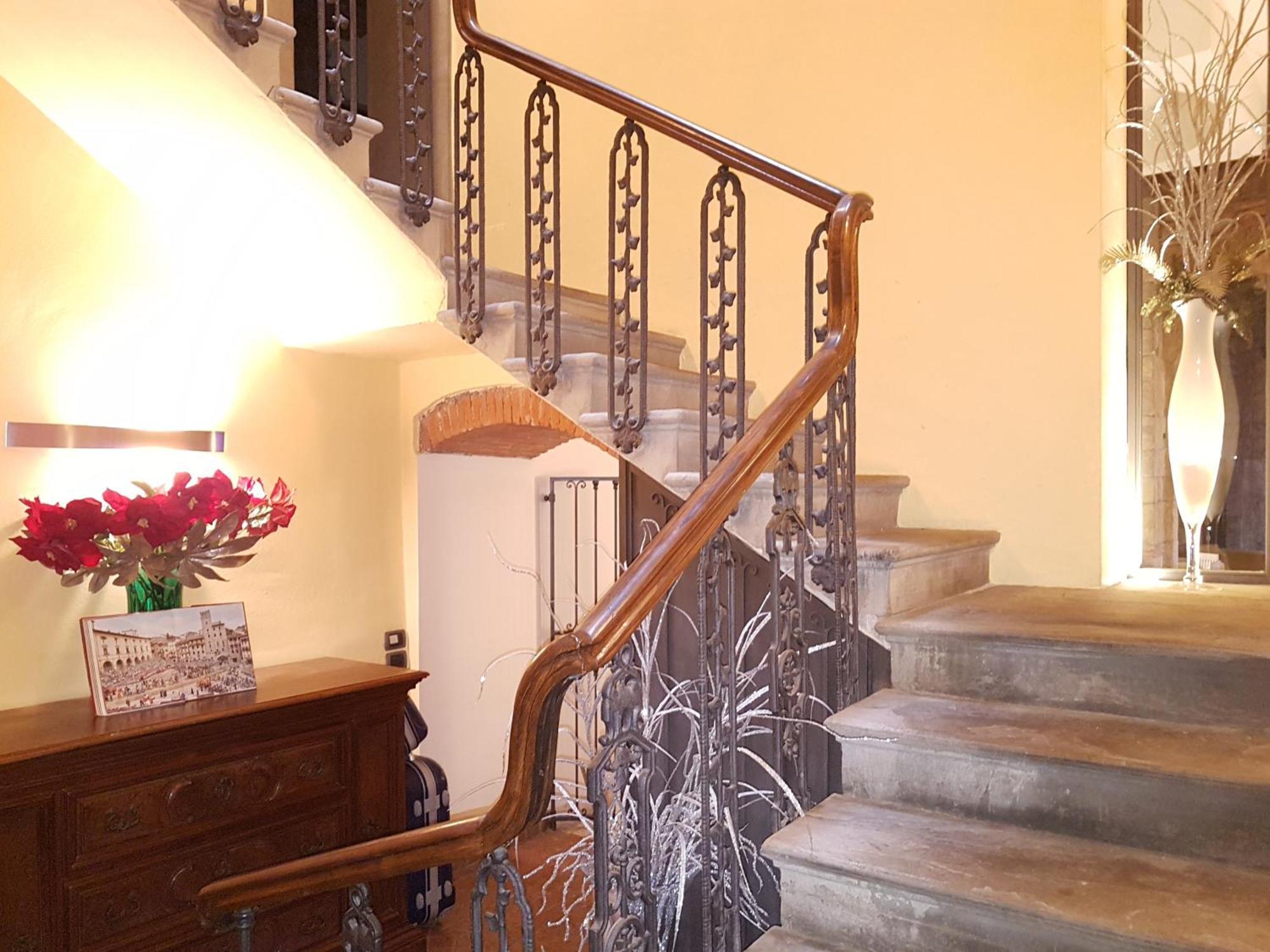 La Corte Del Re Suite & Rooms أريتسو المظهر الخارجي الصورة